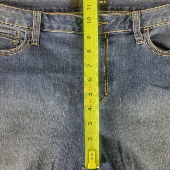 Versona Womens Jeans Size 33 Actual W35 x L26.5 Mom Embroidered Hem Blue Denim - Picture 6 of 15